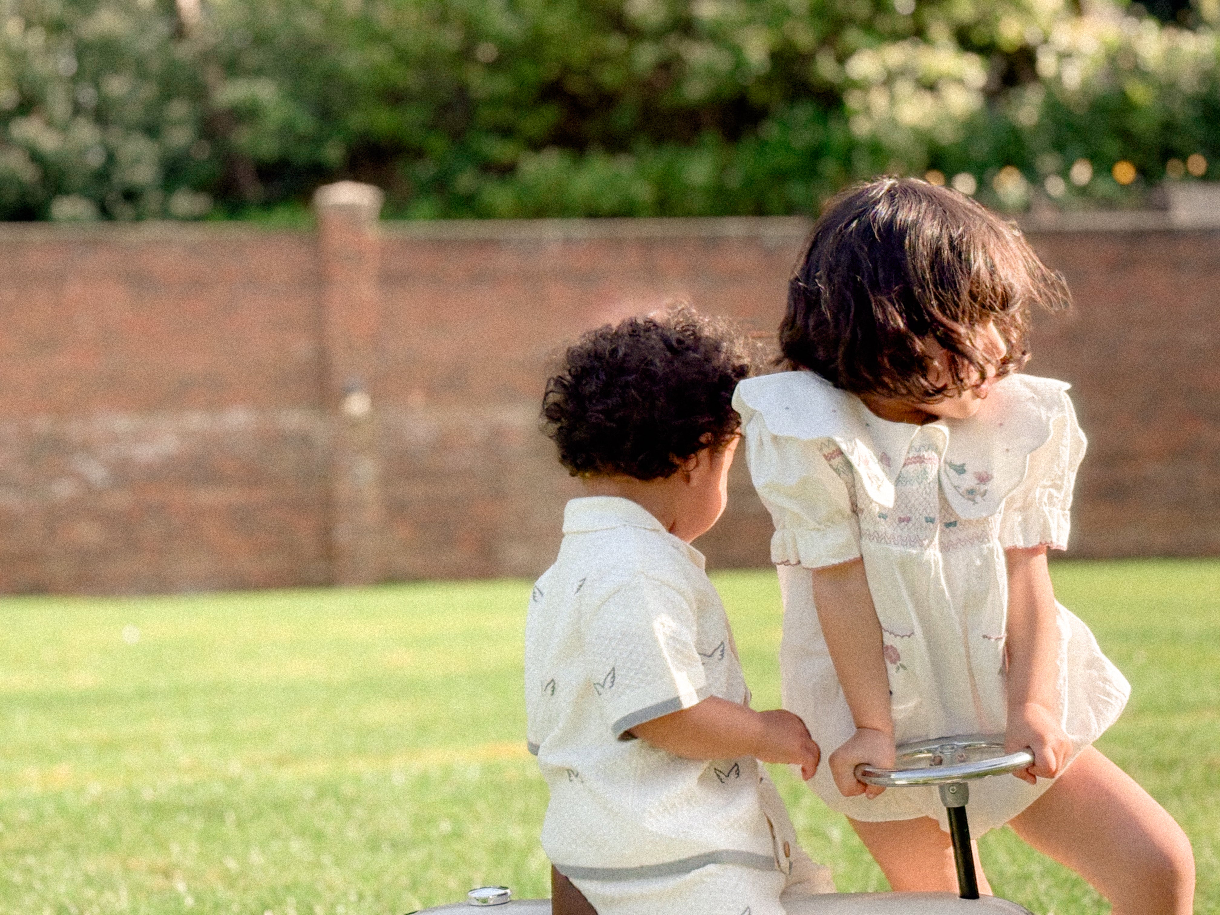 Baby and Toddler Family Photo Outfits | Santi e Sofia